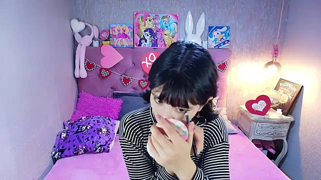 charlottemoonxz online show from February 15, 2026, 7:02 pm