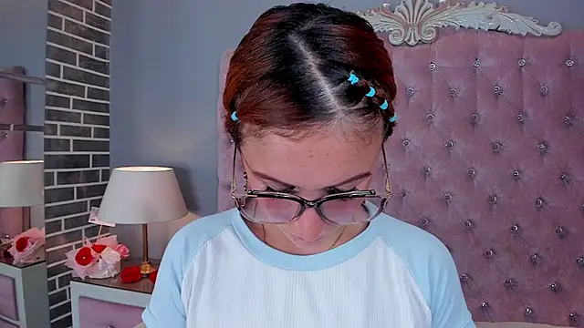 AdelaineBest online show from March 1, 2025, 8:13 am