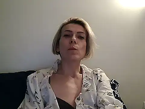 Snapshot of anechka1 chatting on February 17, 2025, 12:32 am anechka1 online show from February 17, 2025, 12:32 am