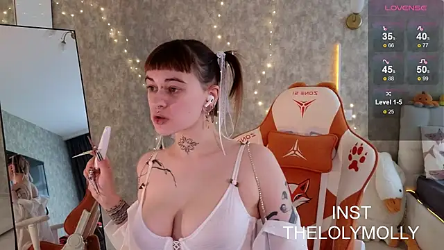 LolyMolli online show from October 27, 2025, 11:11 am