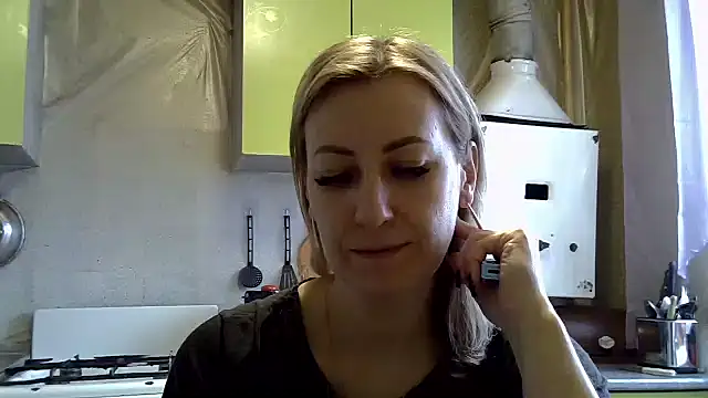 Snapshot of AshleyXHoney chatting on January 14, 2025, 9:35 am AshleyXHoney online show from January 14, 2025, 9:35 am