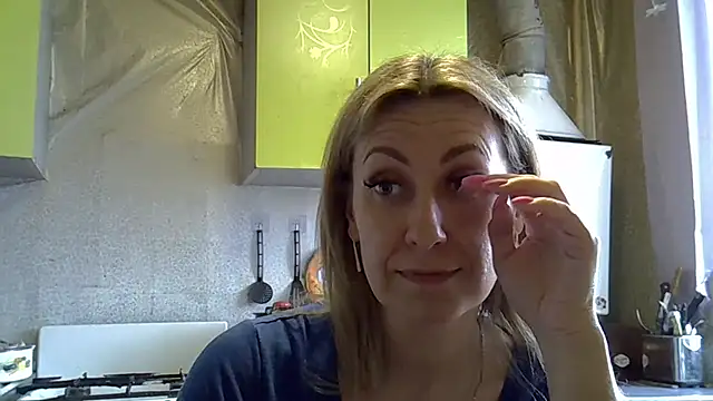 Snapshot of AshleyXHoney chatting on March 21, 2025, 1:12 pm AshleyXHoney online show from March 21, 2025, 1:12 pm