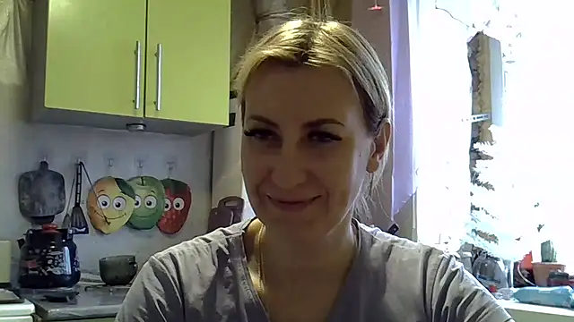 Snapshot of AshleyXHoney chatting on December 31, 2024, 8:15 am AshleyXHoney online show from December 31, 2024, 8:15 am