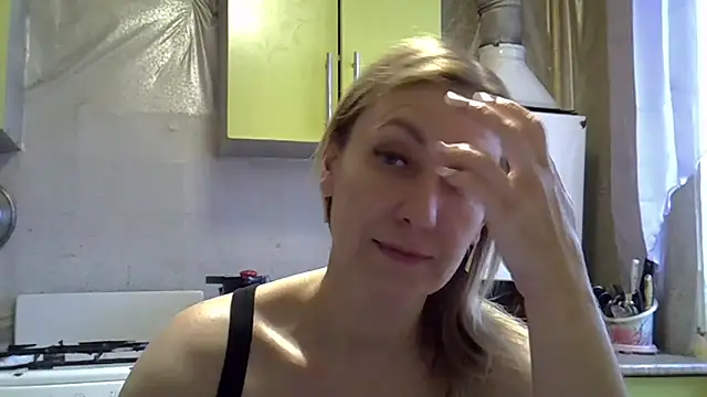 Snapshot of AshleyXHoney chatting on December 10, 2024, 6:44 am AshleyXHoney online show from December 10, 2024, 6:44 am