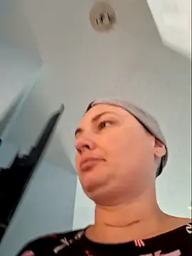 MilfyMrsRobinson online show from May 21, 2026, 1:30 pm