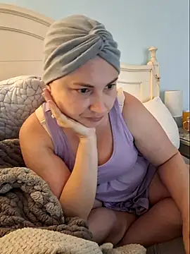 MilfyMrsRobinson online show from May 28, 2026, 2:01 pm