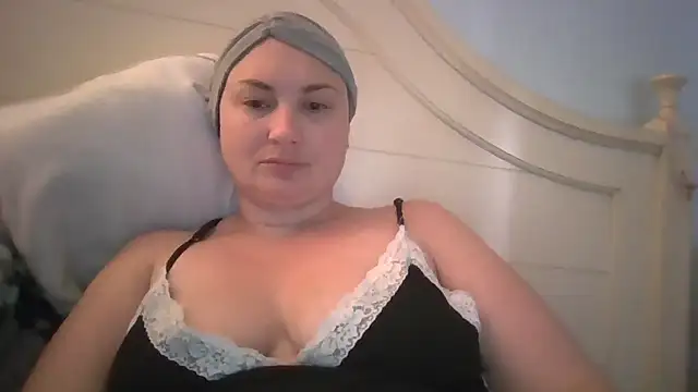 MilfyMrsRobinson online show from May 27, 2026, 12:12 pm