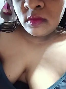 Snapshot of Love_Jenny chatting on July 15, 2026, 11:28 am Love Jenny online show from July 15, 2026, 11:28 am