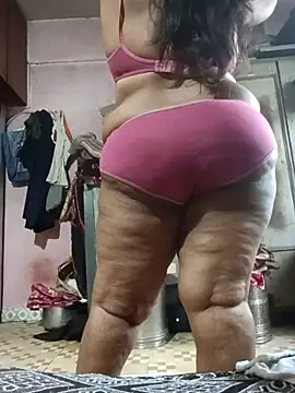 Snapshot of Love_Jenny chatting on July 5, 2026, 11:28 am Love Jenny online show from July 5, 2026, 11:28 am