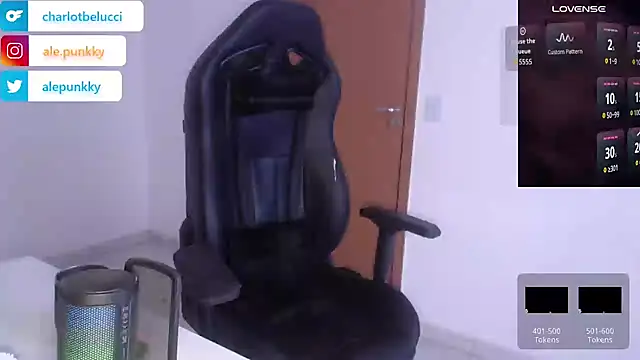 Snapshot of charlotbelucci_ chatting on October 5, 2025, 9:44 am charlotbelucci online show from October 5, 2025, 9:44 am