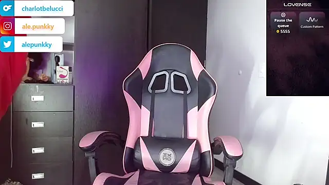 Snapshot of charlotbelucci_ chatting on November 28, 2025, 11:32 am charlotbelucci online show from November 28, 2025, 11:32 am