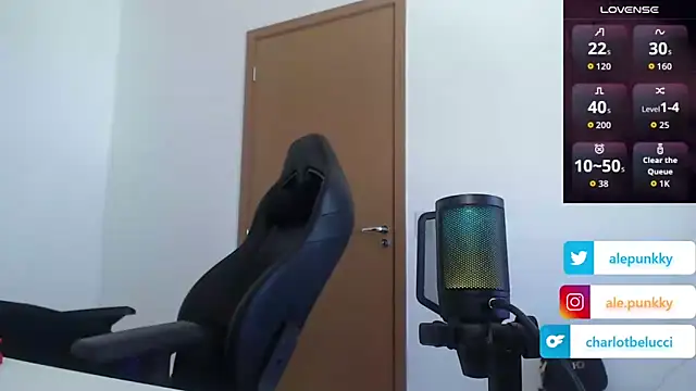 Snapshot of charlotbelucci_ chatting on October 3, 2025, 4:30 pm charlotbelucci online show from October 3, 2025, 4:30 pm