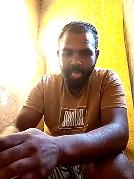 ListedLoin online show from November 6, 2025, 1:04 pm