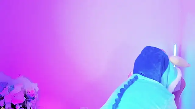 Snapshot of Ahri_Elderwood chatting on December 17, 2025, 3:33 am Ahri Elderwood online show from December 17, 2025, 3:33 am