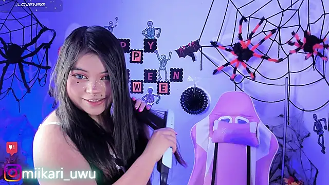 Snapshot of Ahri_Elderwood chatting on October 15, 2025, 5:06 am Ahri Elderwood online show from October 15, 2025, 5:06 am