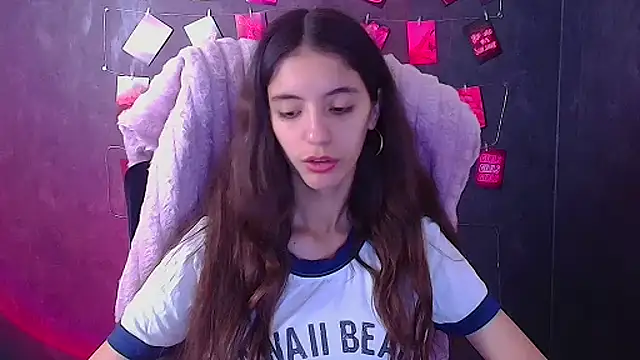 Aishell  online show from November 10, 2025, 12:43 pm