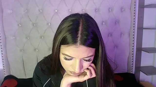 Abril Squirt online show from October 13, 2025, 3:19 am