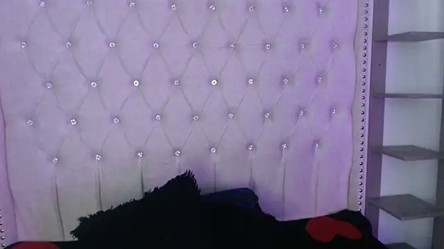 Abril Squirt online show from October 17, 2025, 7:59 pm