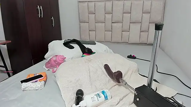 blondeb201 online show from February 8, 2026, 9:56 pm