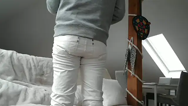 maxmueller321 online show from December 4, 2024, 9:34 am