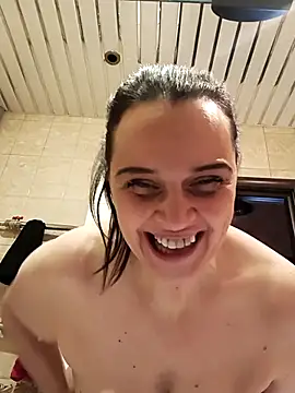 hugebobbs online show from April 21, 2026, 8:54 am