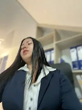 VAL PRINCESS online show from November 5, 2025, 12:14 am