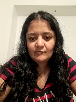 sarahhh1987 online show from January 5, 2026, 6:11 pm