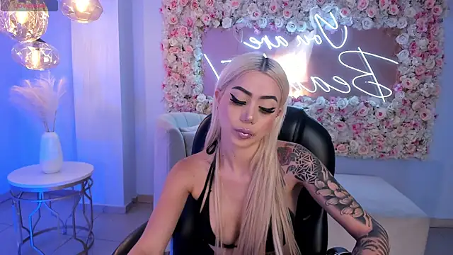 HannaConnor  online show from March 12, 2025, 8:31 pm