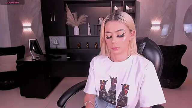 Snapshot of HannaConnor_ chatting on February 27, 2026, 8:52 pm HannaConnor online show from February 27, 2026, 8:52 pm