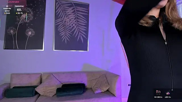 ViolettHansson online show from October 27, 2025, 6:53 pm