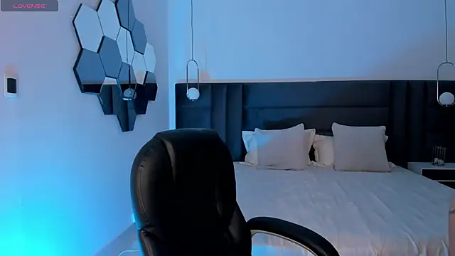 ViolettHansson online show from October 15, 2025, 6:49 pm