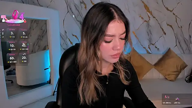 ViolettHansson online show from November 7, 2025, 11:04 am