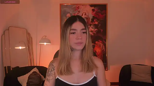 ViolettHansson online show from March 31, 2026, 6:21 pm