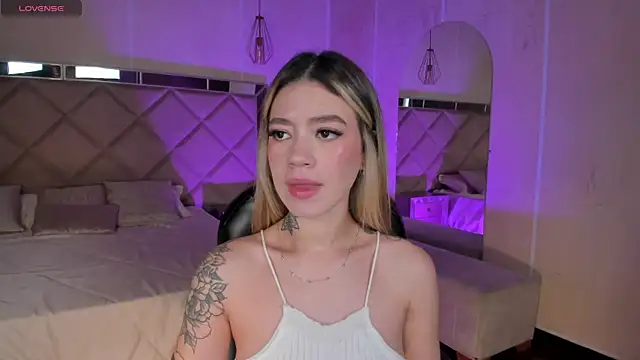 ViolettHansson online show from January 12, 2026, 7:09 pm