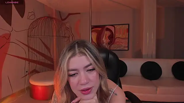 ViolettHansson online show from November 22, 2025, 11:53 am