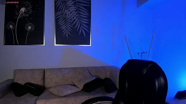 ViolettHansson online show from October 24, 2025, 6:07 pm