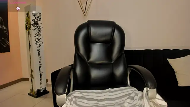 Snapshot of AliceHarper_ chatting on April 28, 2026, 2:27 am AliceHarper online show from April 28, 2026, 2:27 am