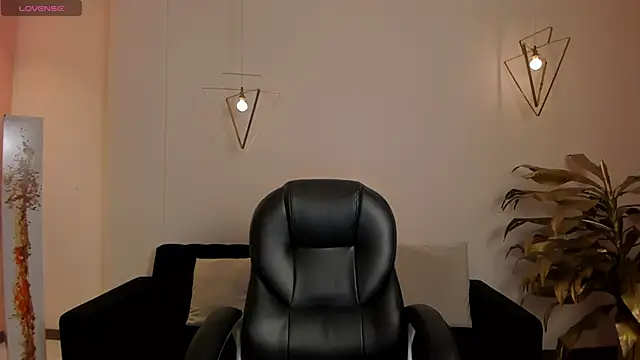 Snapshot of AliceHarper_ chatting on May 12, 2026, 6:03 pm AliceHarper online show from May 12, 2026, 6:03 pm