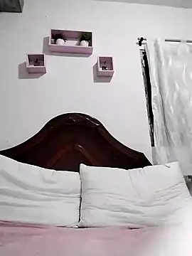 lunanataly online show from February 27, 2025, 11:04 pm