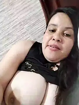 lunanataly online show from February 25, 2025, 11:48 pm