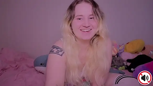 Glitch Witch online show from March 10, 2026, 1:09 am