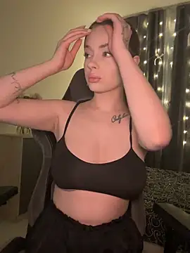  MayShy  online show from December 18, 2024, 8:25 pm