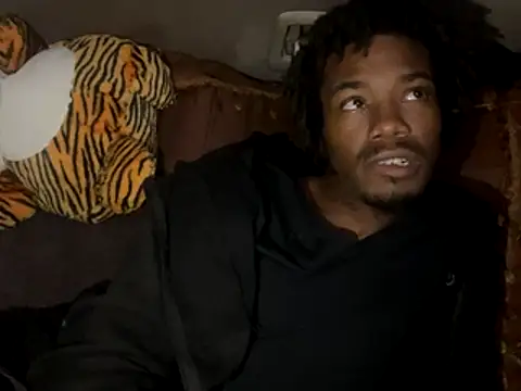 SlimeCrownzOut5 online show from November 28, 2025, 11:38 pm