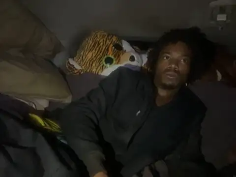 SlimeCrownzOut5 online show from November 26, 2025, 11:21 am