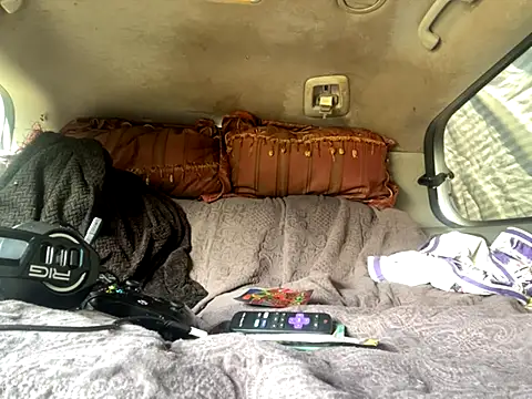 SlimeCrownzOut5 online show from September 20, 2025, 4:45 pm