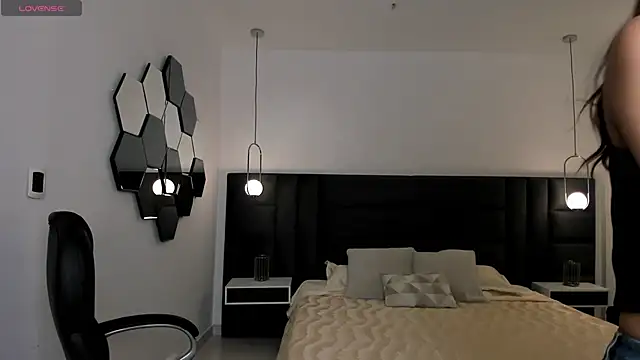 AnaisNin online show from September 19, 2025, 4:16 am