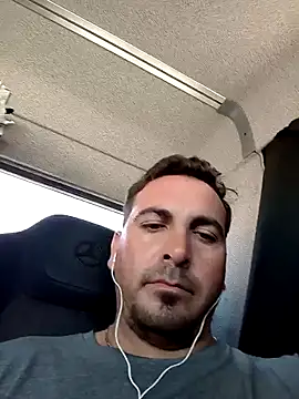 Fanarojo1984 online show from January 9, 2026, 6:37 pm