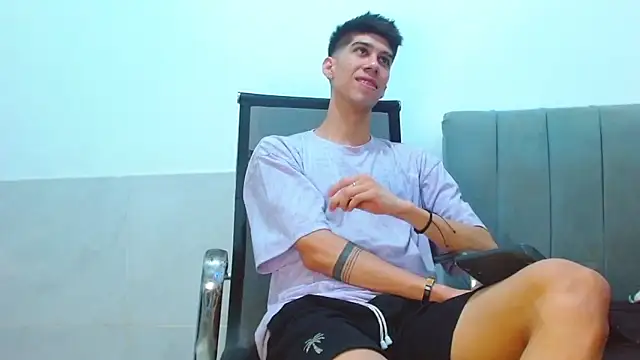jhony-sex online show from June 3, 2026, 7:53 am