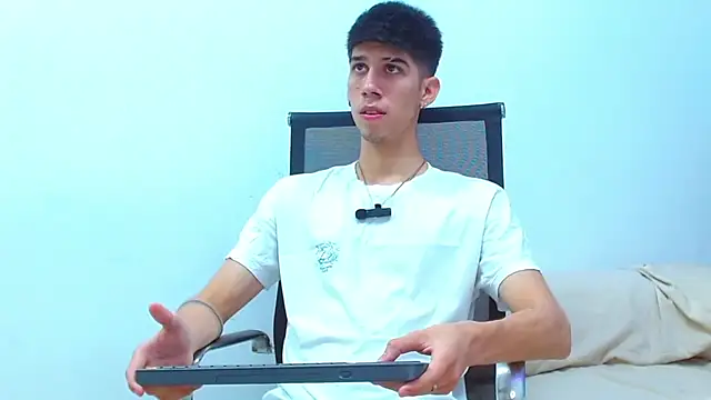 jhony-sex online show from March 18, 2025, 2:08 am