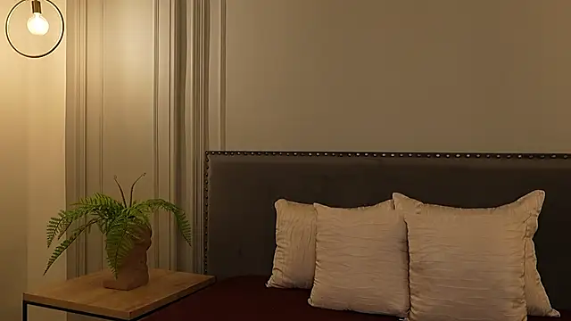 IrisBaker online show from October 4, 2025, 11:06 pm